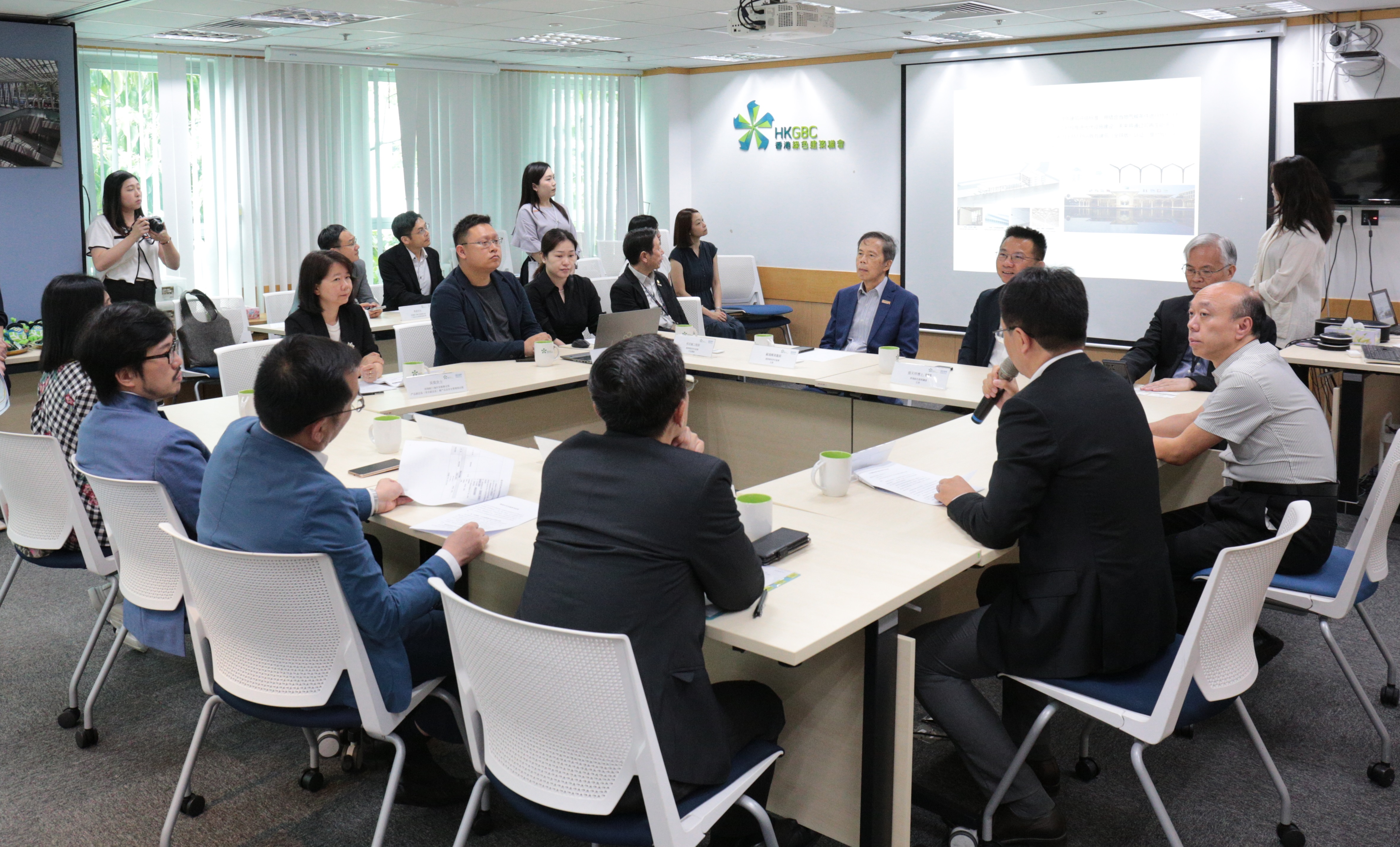 BSL x HKGBC The First BEAM Plus EB Global Version Certificate Presented to China Merchants